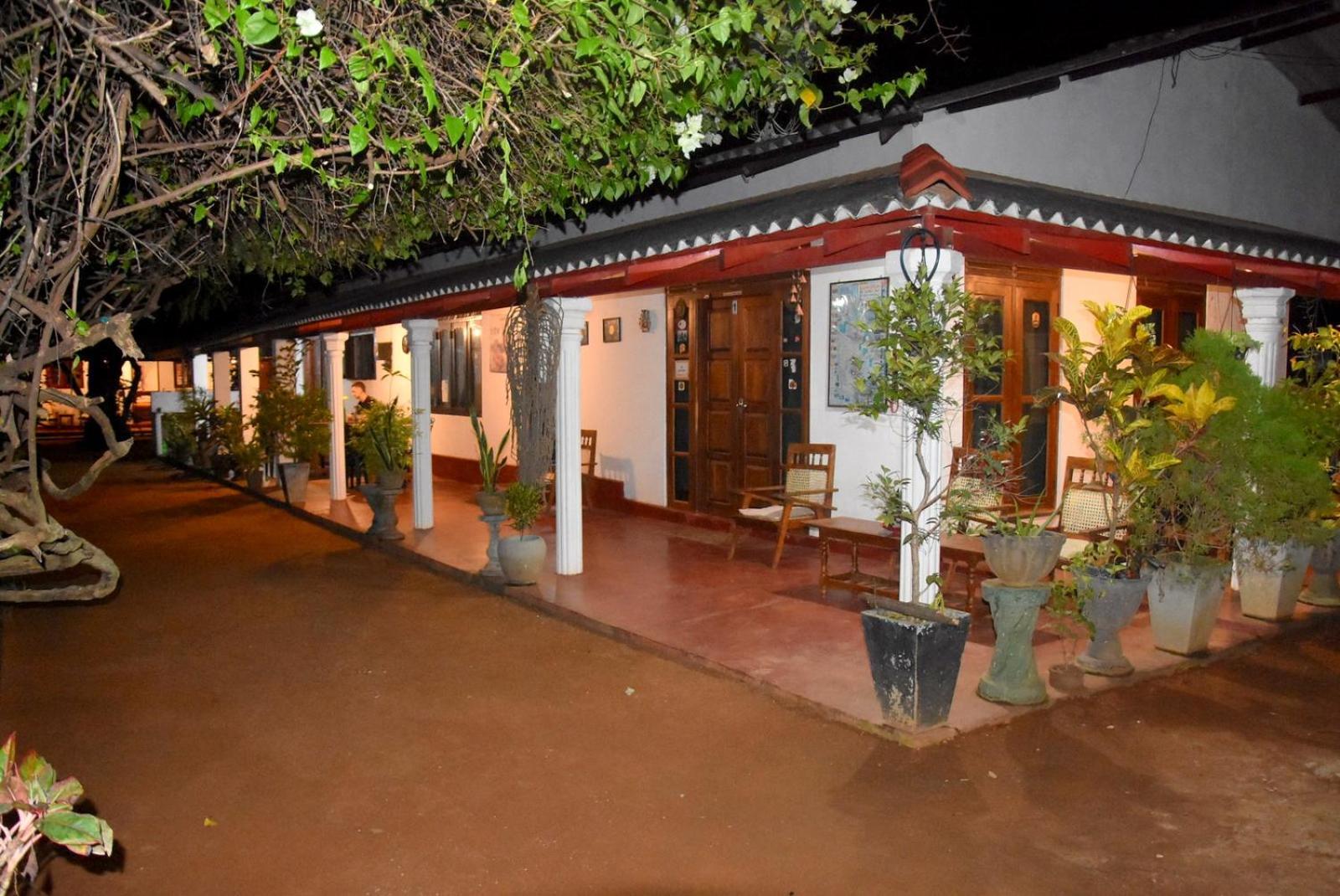 Lake House Homestay Anuradhapura Exterior foto