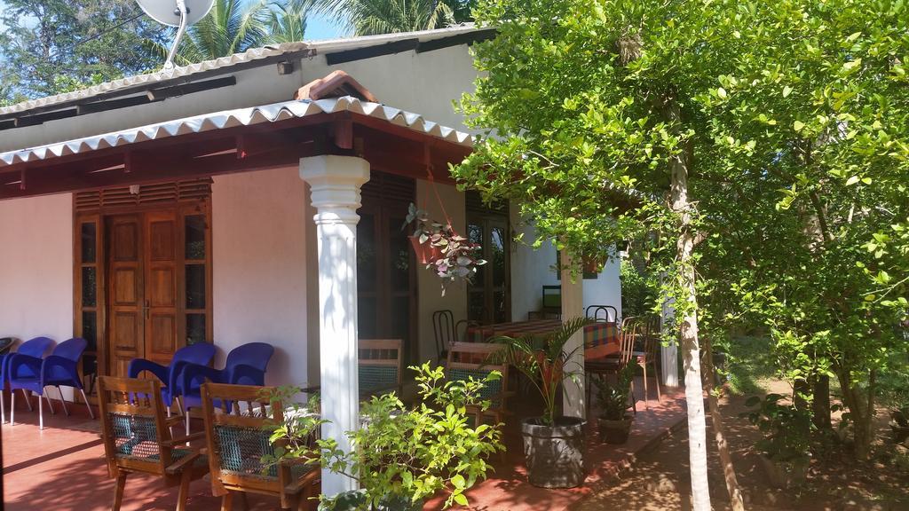 Lake House Homestay Anuradhapura Exterior foto
